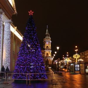 Возможности: конкурс на лучшее оформление витрины Гостиного двора «Чудеса здесь»
