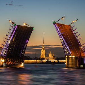 Как посмотреть развод мостов, и не отдать всю стипендию